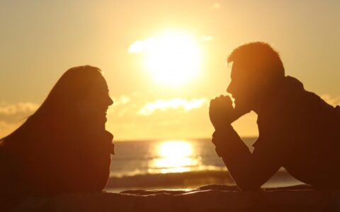 喜欢一个人是什么感觉，喜欢一个人时无法隐藏的表现