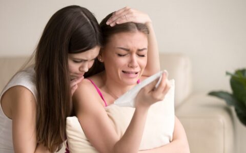 闺蜜失恋了怎么安慰，如何帮助闺蜜更快走出失恋的痛苦