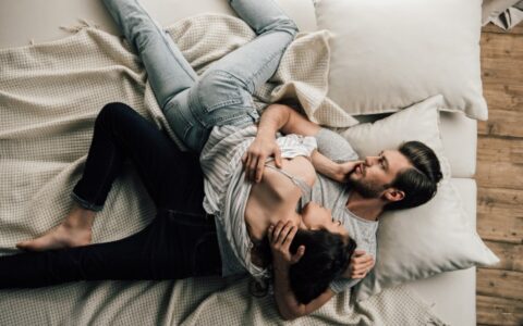 怎样能知道男友爱不爱你，男朋友不爱了会有的表现