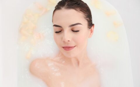 过期牛奶可以洗脸么，用过期牛奶洗脸对皮肤有什么影响