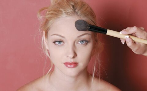 怎样能快速瘦脸，用最简单的方法帮你快速瘦脸