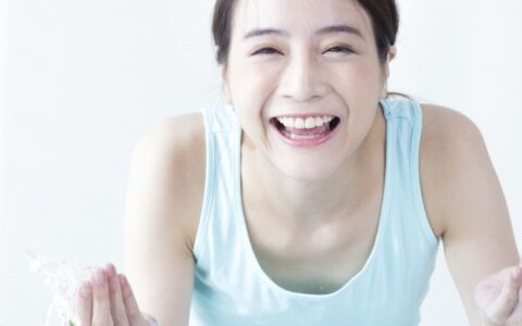 冷水洗脸好还是热水洗脸好，教你怎么洗脸才能拥有好皮肤