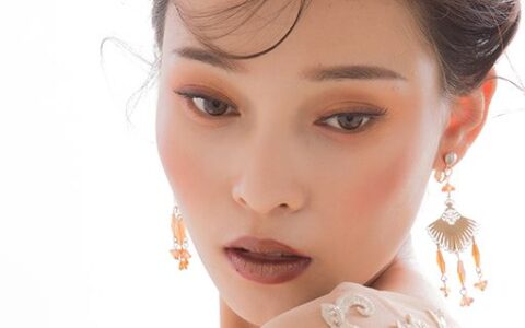 53岁周慧敏状态 皮肤紧致笑容甜美