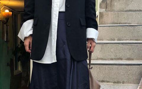 黑色碎花裙适合什么人穿 注意细节和搭配技巧