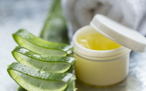 芦荟胶用完后要洗脸吗，芦荟胶的正确用法
