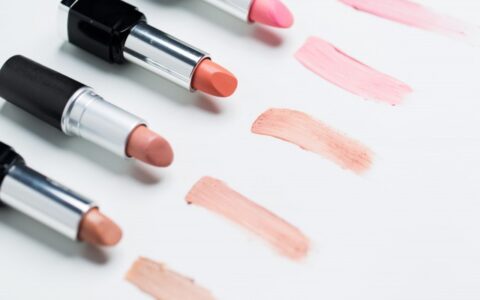 黄皮肤适合什么颜色口红，五个非常适合黄皮女孩的口红色号