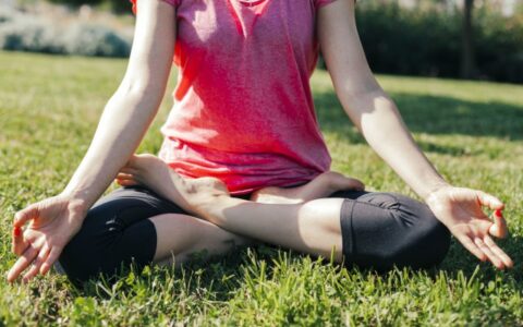 10个简单减肥动作，简单10个瘦身塑形的瑜伽动作