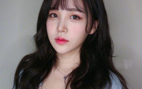 方脸型适合什么发型，方脸的女生选择发型应该注意哪些