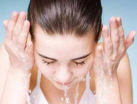 香皂洗脸好还是洗面奶好，关于洁面产品选择的小常识