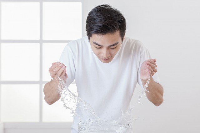 青春期怎么护理皮肤，青春期男生护理皮肤的做法