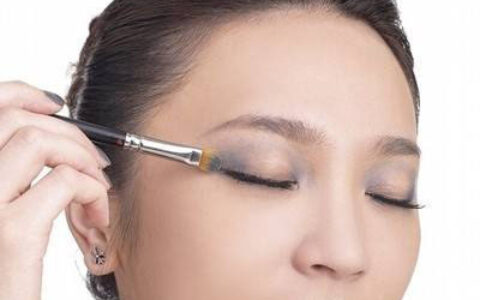 烟晕眼妆教程，烟晕眼妆步骤教程