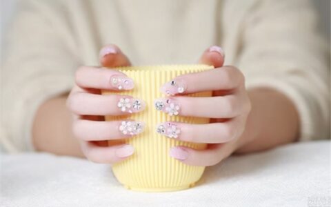 美甲甲片怎么贴结实?美甲甲片对指甲怎么样