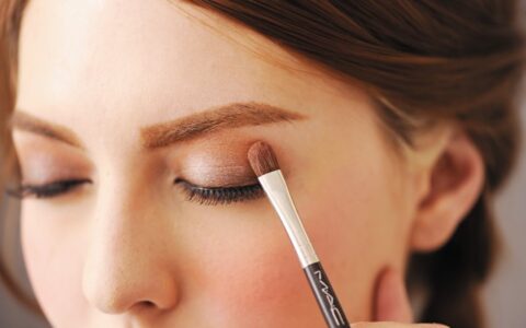 单眼皮眼妆只需三步，教你三步完成单眼皮眼妆