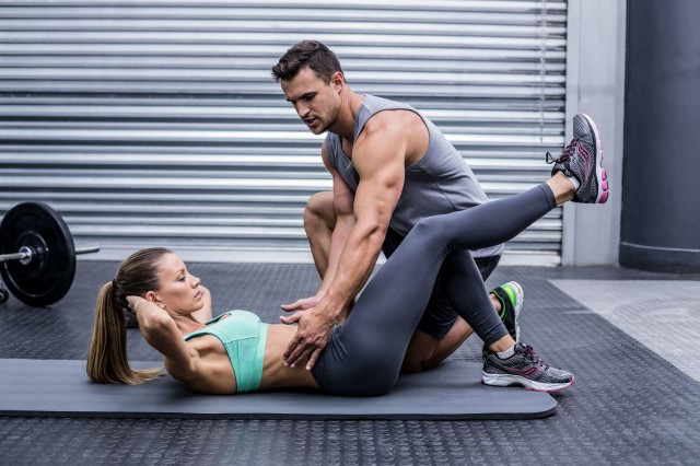 练马甲线的动作，练马甲线的动作有哪些