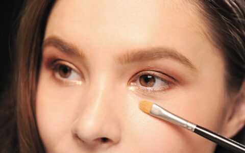 大地色眼妆的步骤 各类大地色眼影的画法步骤