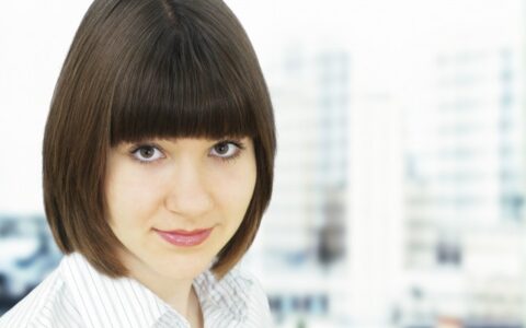 鹅蛋脸适合什么发型，女生鹅蛋脸适合的发型推荐