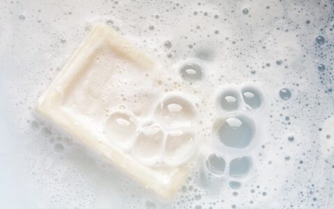 香皂可以洗脸吗，用香皂洗脸要注意什么