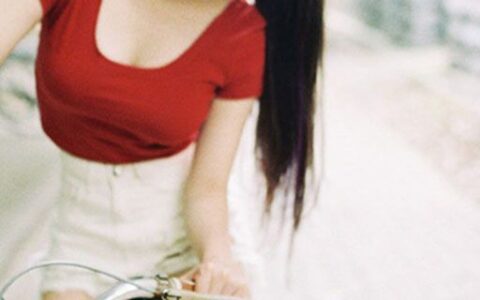 阔腿裤上面配什么衣服 遮肉显瘦还时髦上档次