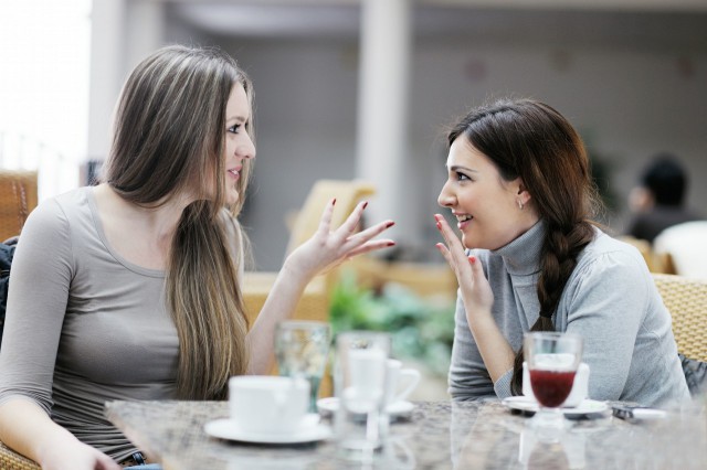 女生对你有意思的信号，女生对一个人有意思会怎么样