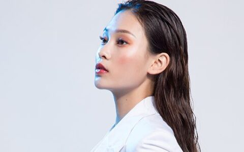 四十岁女人留哪种发型好看 侧分短发减龄效果极佳