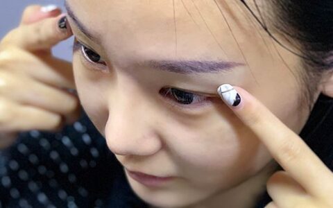 眼部怎么防皱 使用眼膜让肌肤更光滑