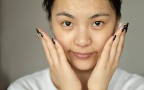 如何判断面部是水肿还是胖 女生三种脸型的瘦脸方法