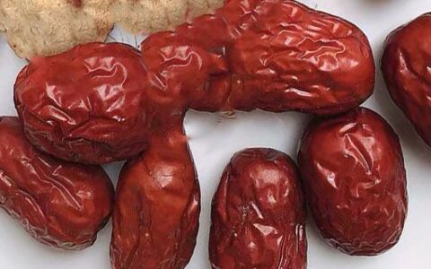 脸部皮肤松弛吃什么好 细腻紧肤的美容护肤小窍门