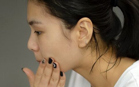 肌肤补水最好的方法有哪些 保湿精华液强效锁水