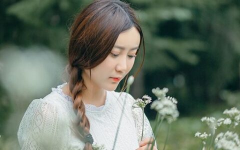 比较火的日系丝带双马尾怎么扎 编发教程赶紧get起来