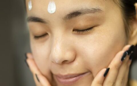 睡前怎么护肤可以美白 简单技巧助你远离暗黄干燥