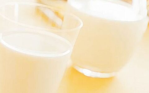 用牛奶洗脸有什么好处和正确方法