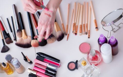 日常化妆需要哪些东西 日常化妆技巧分享