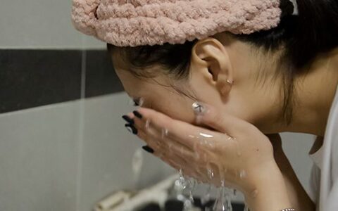 如何正确使用洗面奶