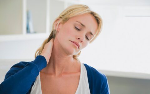 脖子上的颈纹怎么去，去脖子颈纹4种方法