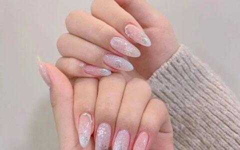 冬天做款雪花美甲，唯美又浪漫
