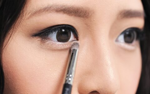 眼袋化妆怎么修饰掉，修饰眼袋的化妆技巧