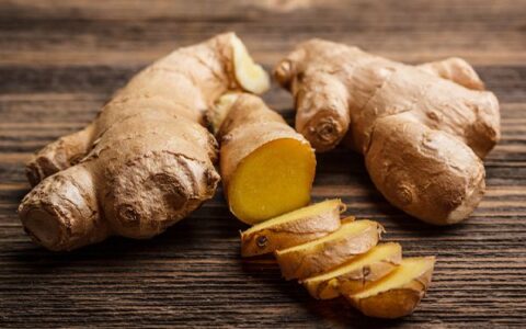 生姜擦眉毛的正确方法