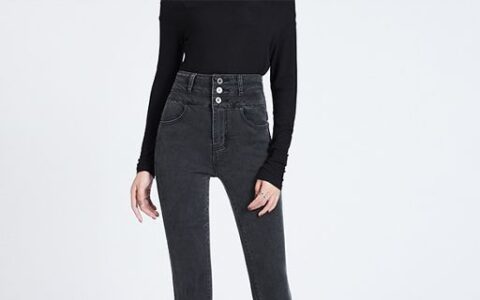 灰色配黑色衣服怎么搭