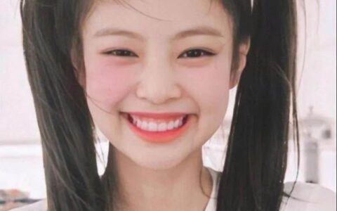 圆脸适合穿什么风格的衣服 圆脸女孩也能甜酷