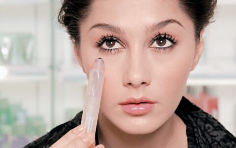 熬夜黑眼圈怎么去除，去除黑眼圈的小窍门