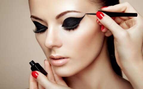 单眼皮怎么画眼线，单眼皮画眼妆小技巧