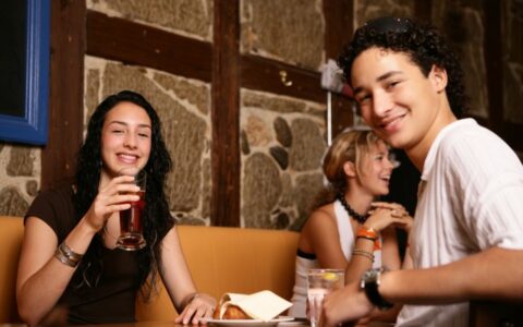 怎样和异性朋友相处，和异性相处的四大原则