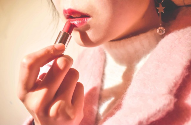 新手如何画出精致妆容，新手化妆要注意什么