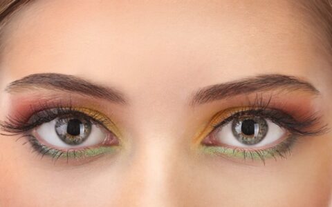 怎么化眼妆好看 新手也能轻松搞定的眼妆诀窍