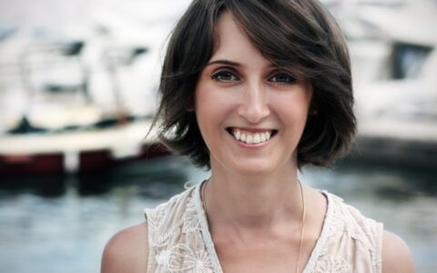 圆脸适合留刘海吗，圆脸女生剪什么刘海好