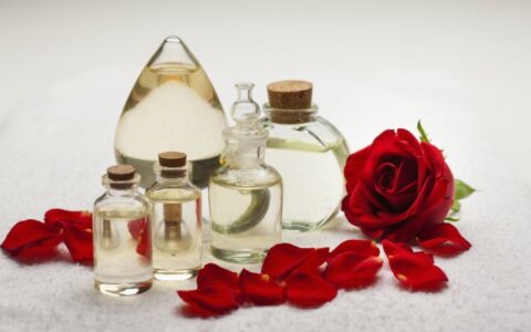 玫瑰精油好用吗，玫瑰精油有哪些功效与作用