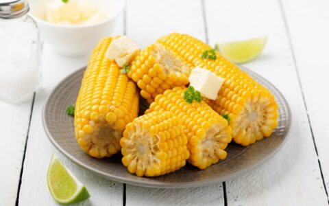 糯玉米和甜玉米哪个热量高，减肥选哪种玉米？