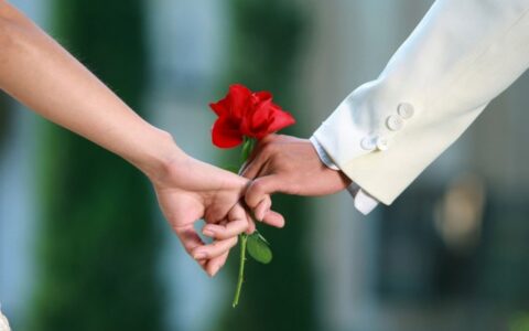 女朋友生日可以送花吗，怎么选花送给女友