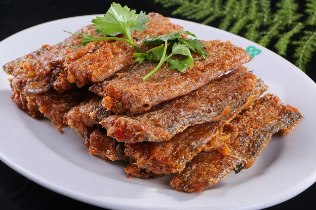 清蒸鱼腩热量高吗，减肥怎么吃鱼