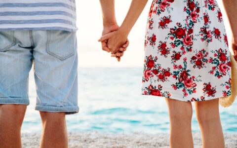 男朋友跟别人聊天暧昧该怎么办，男友跟别人聊骚怎么办